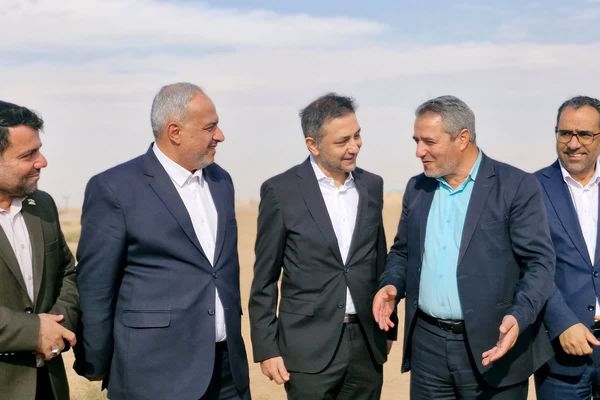 آیین کلنگ‌زنی هنرستان خیرساز هیأت امنایی در قرچک