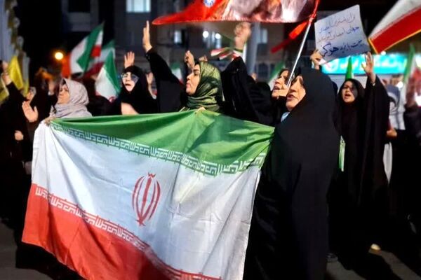هفتاد و چهارمین شب تجلی عشق به ایران در آغوش ولایتمداران