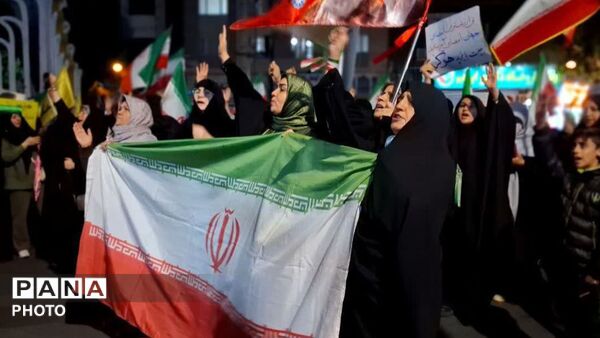 هفتاد و چهارمین شب تجلی عشق به ایران در آغوش ولایتمداران