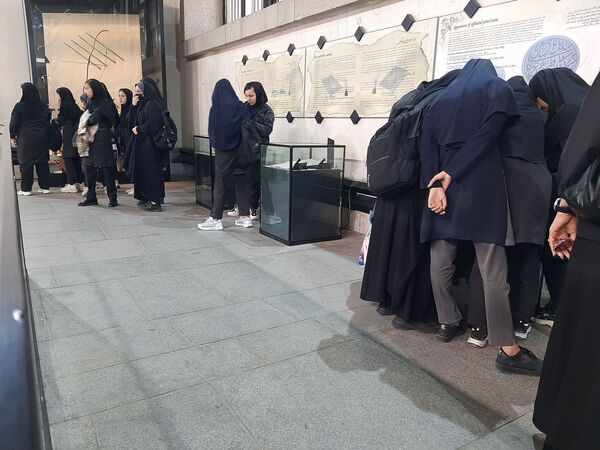 بازدید دانش آموزان  دبیرستان عصمتیه ناحیه پنج از باغ نادری 