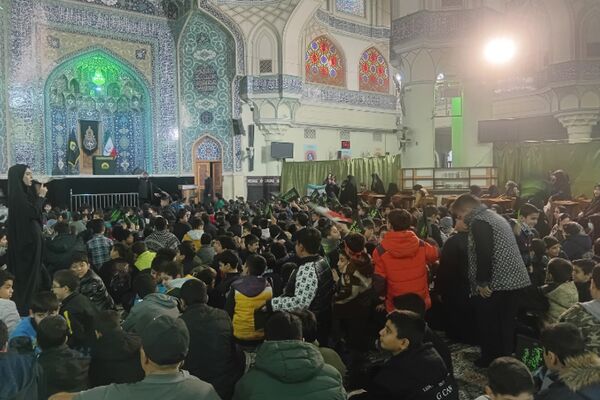 حضور دانش‌آموزان ناحیه دو شهرری در مراسم نوگلان فاطمی