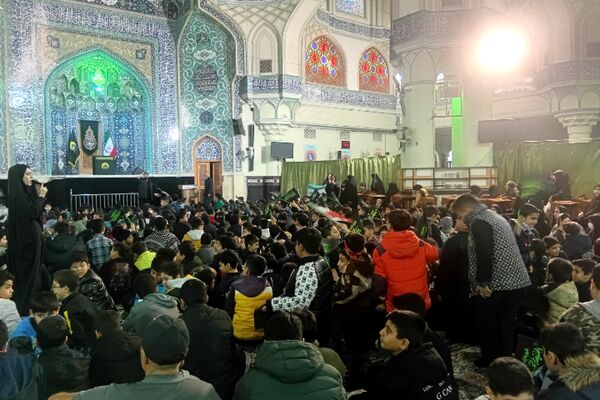 حضور دانش‌آموزان ناحیه دو شهرری در مراسم نوگلان فاطمی