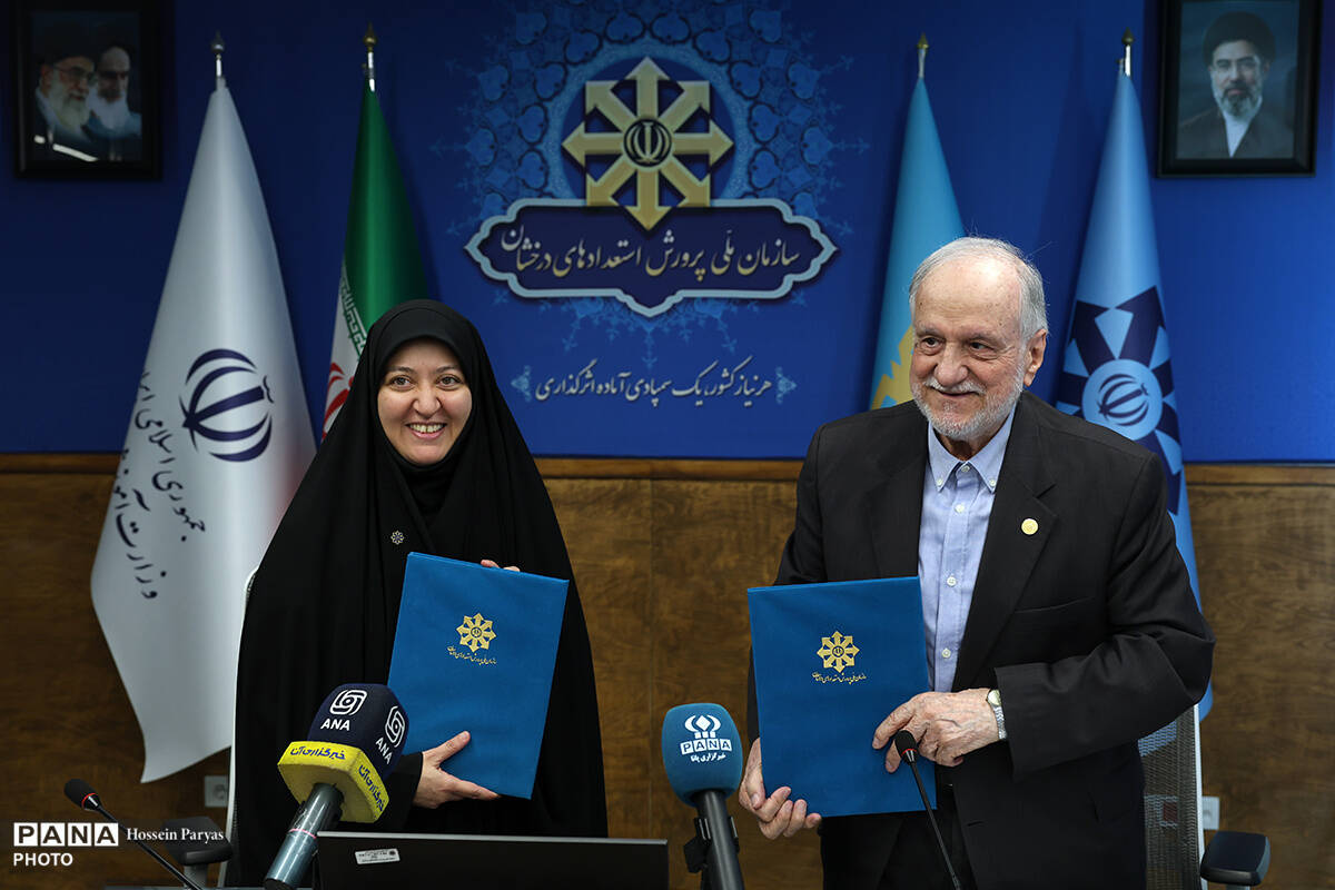آیین تبادل تفاهمنامه همکاری میان سازمان ملی پرورش استعدادهای درخشان و بنیاد علم و فناوری مصطفی( ع)