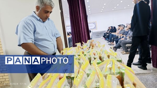 جلسه انجمن اولیا دبیرستان رئیس‌زاده خلیل‌آباد