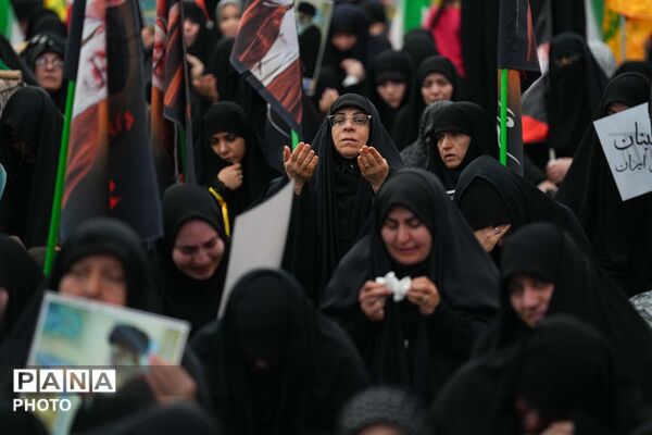 اجتماع بانوان انقلابی به مناسبت چهلم قائد امت و شهدای میناب در مسجد جمکران 