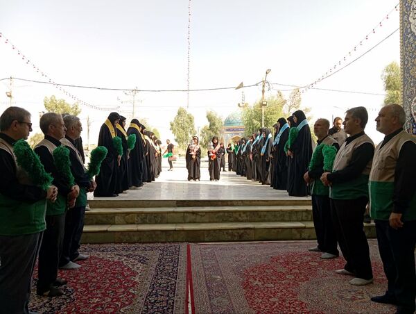 خادمان کوچک، ارادت بی کران