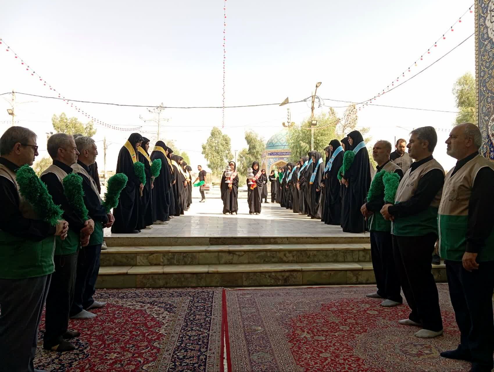 خادمان کوچک، ارادت بی کران