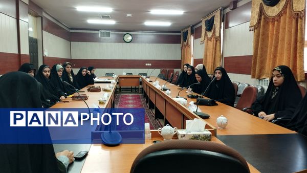 برگزاری جلسه ویژه فرماندهان واحد پیشگام در خلیل آباد 