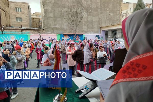 برگزاری جشن‌های باشکوه پیروزی انقلاب اسلامی در مدارس رباط‌کریم