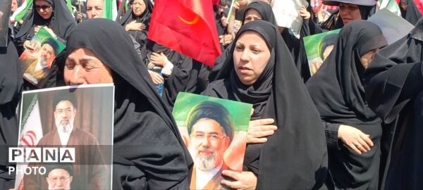 گچساران در سوگ؛ تشییع نمادین رهبر شهید از مصلی امام خمینی(ره) تا میدان امام