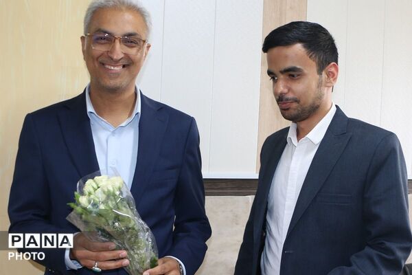 شاخه ای گل؛ هزاران قدردانی