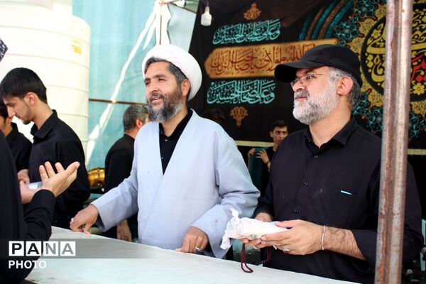 همدلی خادمان در موکب امام خامنه‌ای