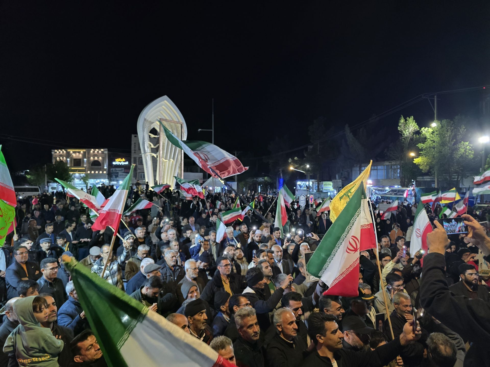 جاجرمی‌ها هم با شور و حضور بی‌نظیر پای این انقلاب ایستاده‌اند