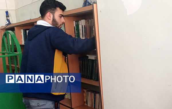 غبار روبی مسجد جامع کوهپایه همزمان با حلول ماه رمضان و ایام نوروز