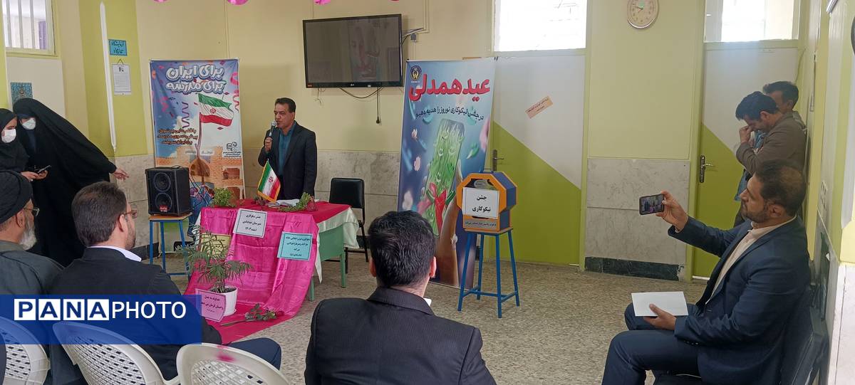 نواختن زنگ احسان و نیکوکاری در دبیرستان دوره اول دخترانه خدادای شهرستان نطنز 