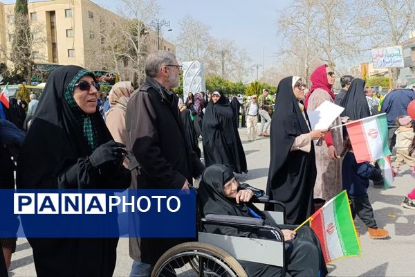 ۲۲ بهمن روز همبستگی و حضور مردم است