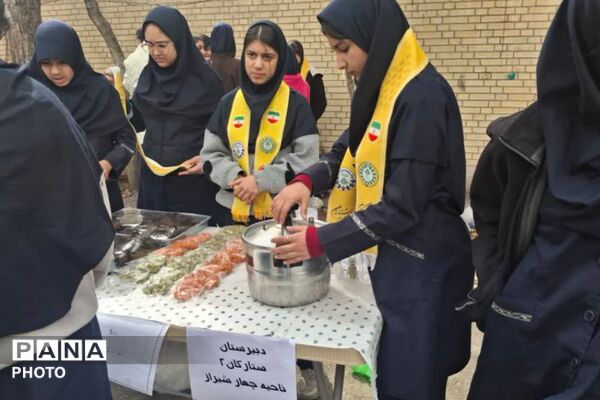 برگزاری بازارچه غذا و صنایع‌دستی در دبیرستان ستارگان۲