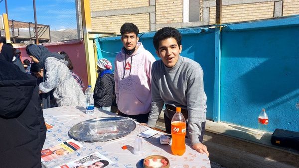 برپایی بازارچه کسب و کار در دبیرستان شهید معمارزاده ناحیه 2 کرج 