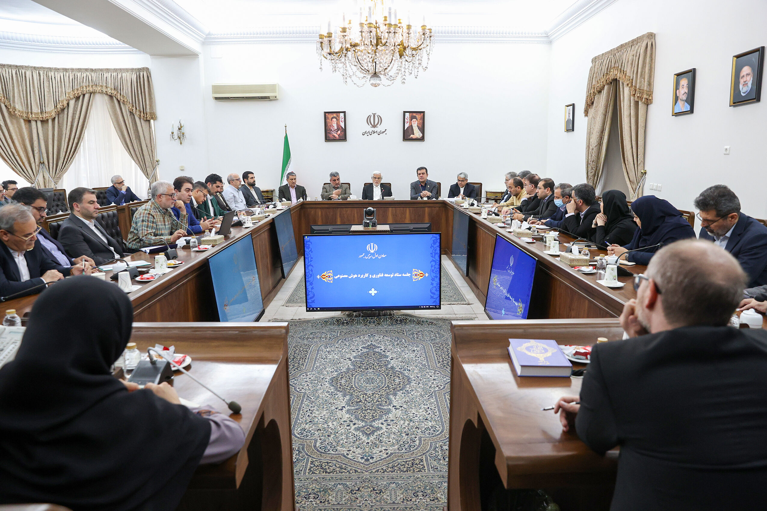  عارف: در به‌کارگیری هوش مصنوعی باید اصول اخلاقی، امنیت و حریم خصوصی رعایت شود