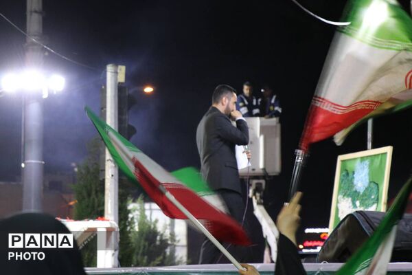 قدردانی از معلمان در قلب شهر؛ توسط آموزش و پرورش منطقه ۱۲