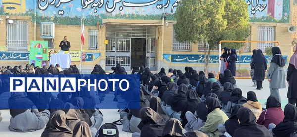 گرامیداشت هفته پدافند غیرعامل در مدرسه زنده جانی شهرستان کاشمر 