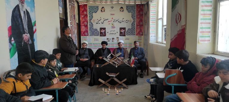 محفل انس با قرآن در دبیرستان شهید مصطفی خمینی اسلام آباد