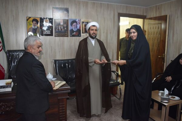 مراسم تقدیر از دانش‌آموزان هنرمند اسلامشهری با حضور امام جمعه شهرستان