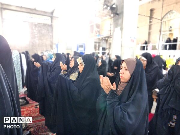 از پیر تا دانش آموز در نماز جمعه نیشابور حضور دارند-۱