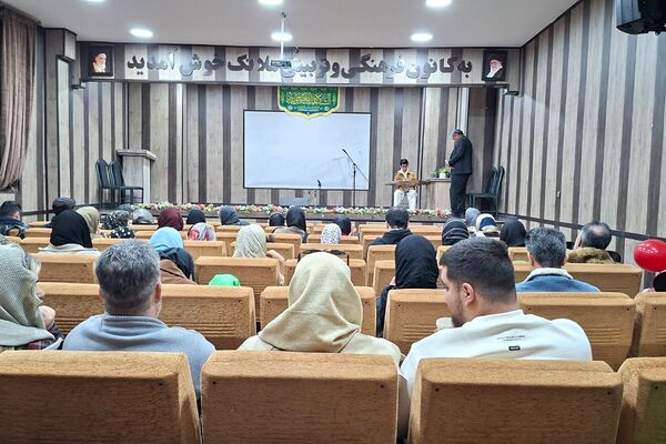 یلدا با نخستین جشنواره‌ هنرهای آوایی کانون ملائک در قرچک