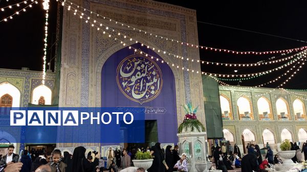 گل آرایی و چراغانی حرم رضوی 