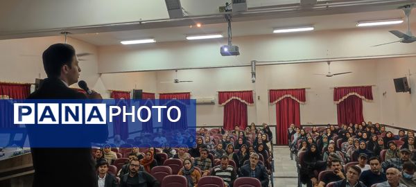 انتخابات انجمن و اولیا و مربیان مدرسه نمونه دولتی فرزانگان شهرستان شیروان 