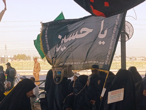 عاشقان حسینی در مسیر پیاده‌روی اربعین حسینی