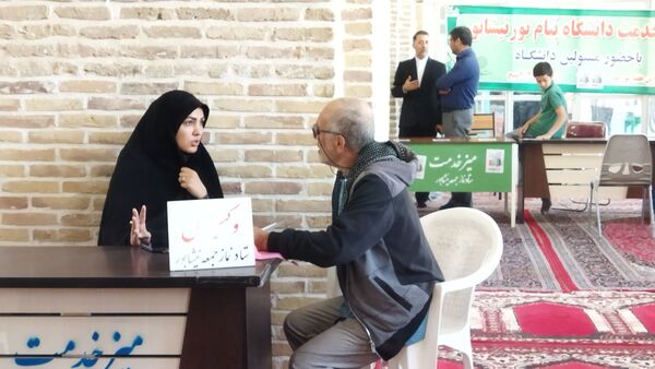 میز خدمت ادارات و بانک‌ها در نماز جمعه نیشابور