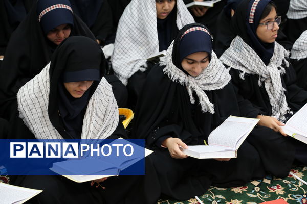 دانش‌آموزان دختر ناحیه یک در محفل اُنس با قرآن گرد‌هم آمدند