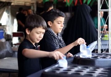 روایت خادمان فردیسی از خدمت به زائران رهبر شهید