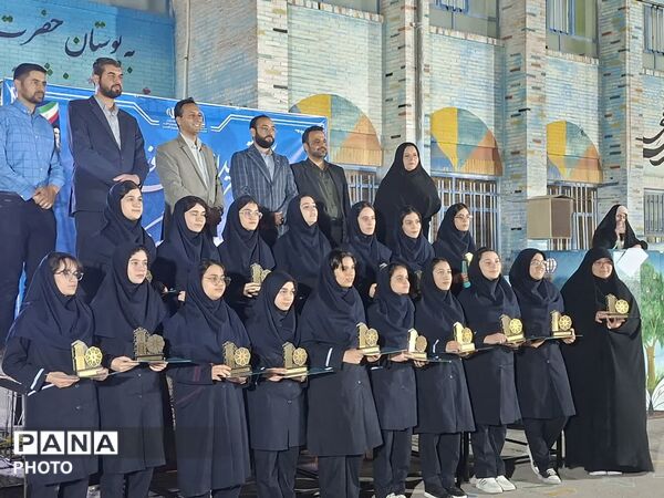 آیین تجلیل از دانش آموزان برتر مسابقات فرهنگی هنری ناحیه ۲ یزد