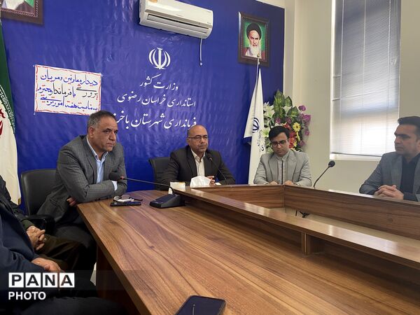 دیدار فرهنگیان با امام جمعه و فرماندار