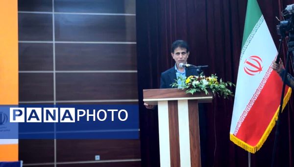 فریادهای همدلی و امید در بوشهر؛ دانش‌آموزان در تالار لیان یاد ۱۳ آبان را جاودانه کردند