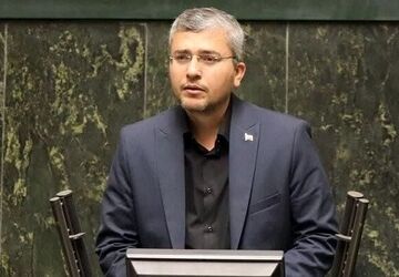 نماینده مجلس به آمریکا: با کل نیروی دریایی‌تان هم توان عبور از تنگه هرمز را نخواهید داشت