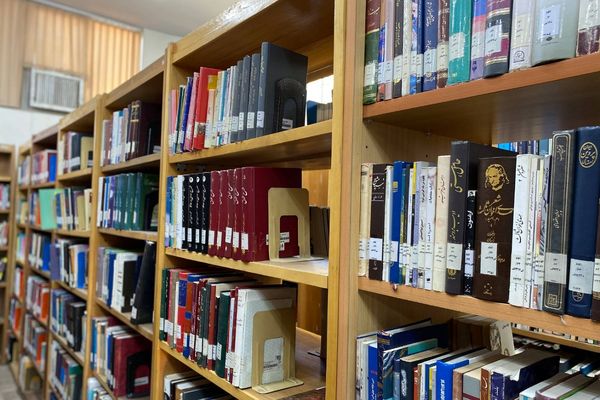 دانش‌آموزان دبیرستان نگین‌دانش ورامین میهمان کتابخانه رازی شدند