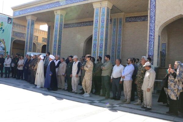 آیین غبارروبی و گلباران مزار شهدا در آستان امامزاده بی‌بی سکینه خاتون (س)