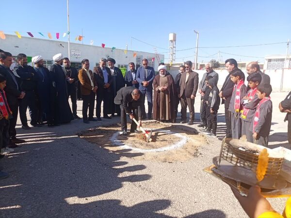 آیین کلنگ زنی آموزشگاه ۶کلاسه سلمان فارسی  در روستای بداف ابرکوه