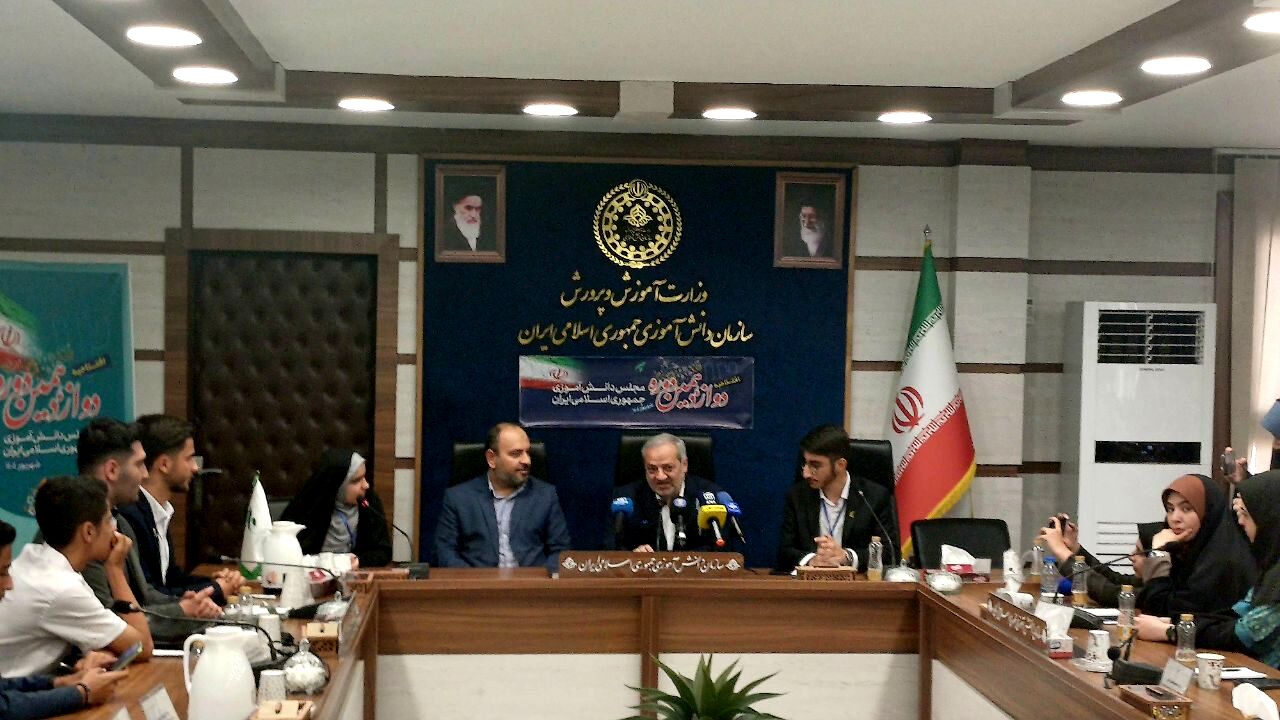 دانش‌آموزان در مسیر ساخت ایران