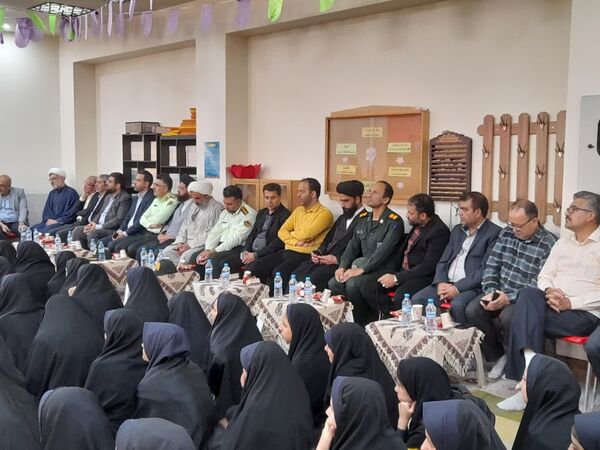 برگزاری جشن عاطفه‌ها در دبیرستان دخترانه لاجوردی کاشان 