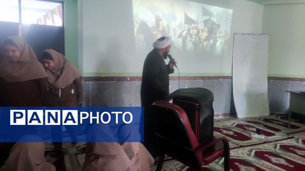 شناخت جنگ نرم از نگاه دین و رسانه در دبیرستان حضرت آسیه(س) حاجی‌آباد