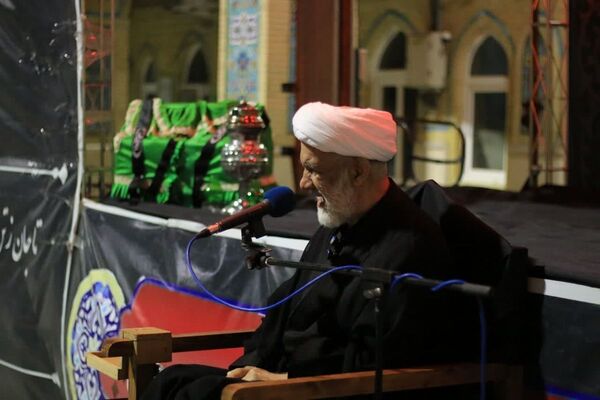 شب نهم محرم در حریم بی‌بی سکینه(س)،میزبانی از دلدادگان ابا عبدالله الحسین (ع) با نماز جماعت، نوای عزا و سفره اطعام