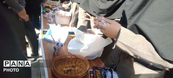 برپایی بازارچه دانش آموزی در دبیرستان نمونه اندیشه شهرستان کاشمر