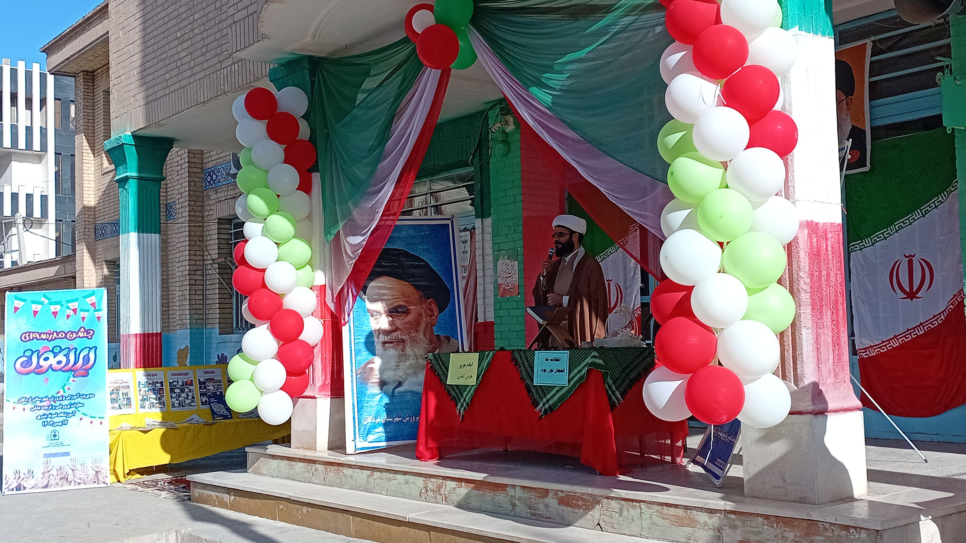 انقلاب اسلامی با "نه شرقی، نه غربی" مسیر پیشرفت ۴۰ ساله را در ۱۰۰ سال طی کرد