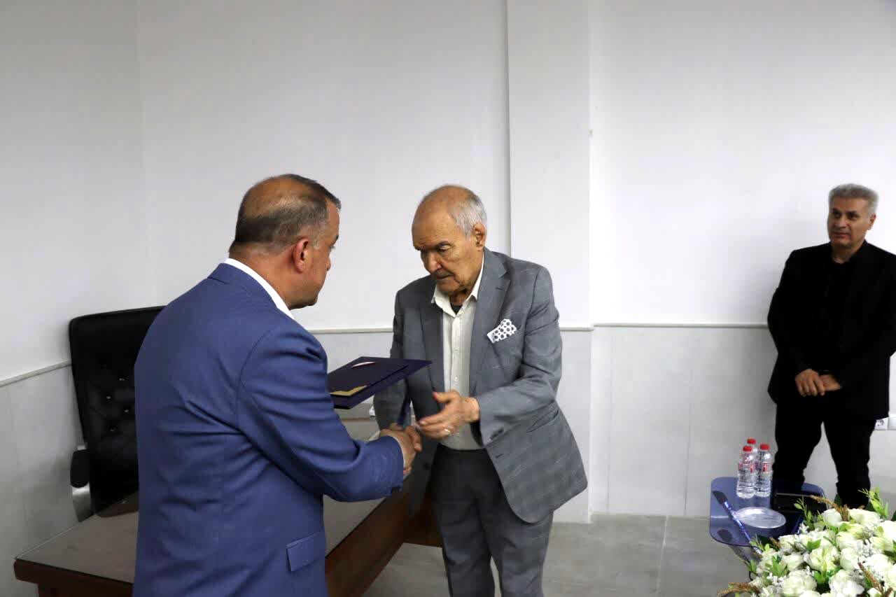 فرهنگ قدردانی از استاد در قاب خدمت با نامگذاری مجتمع پزشکی  توسط شاگردش 