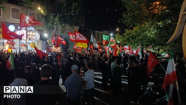 امشب نهاوندی ها پرچم ایران را به اهتزاز در آوردند
